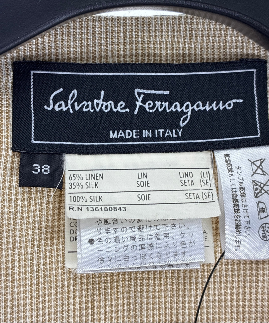 Salvatore Ferragamo แจ็คเก็ตไม่มีปก
