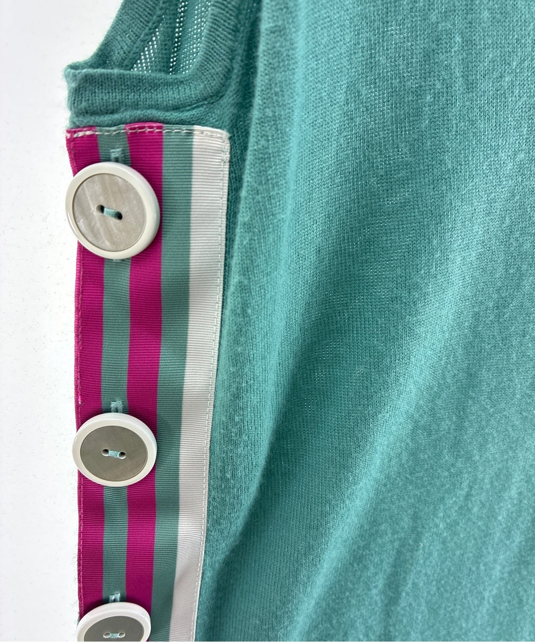 EMPORIO ARMANI เสื้อแขนกุด