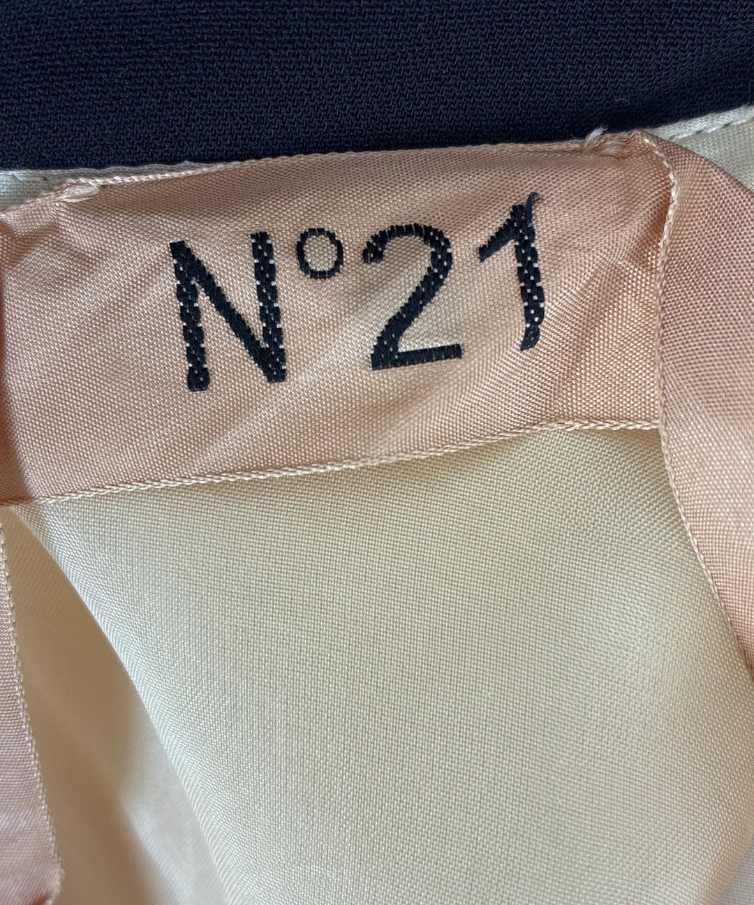 Nﾟ 21 ชุดเดรส