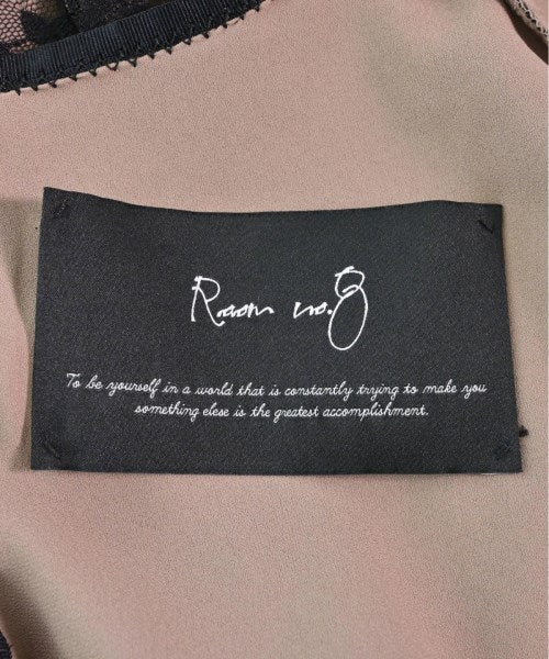 ROOM NO.8 เสื้อสตรี