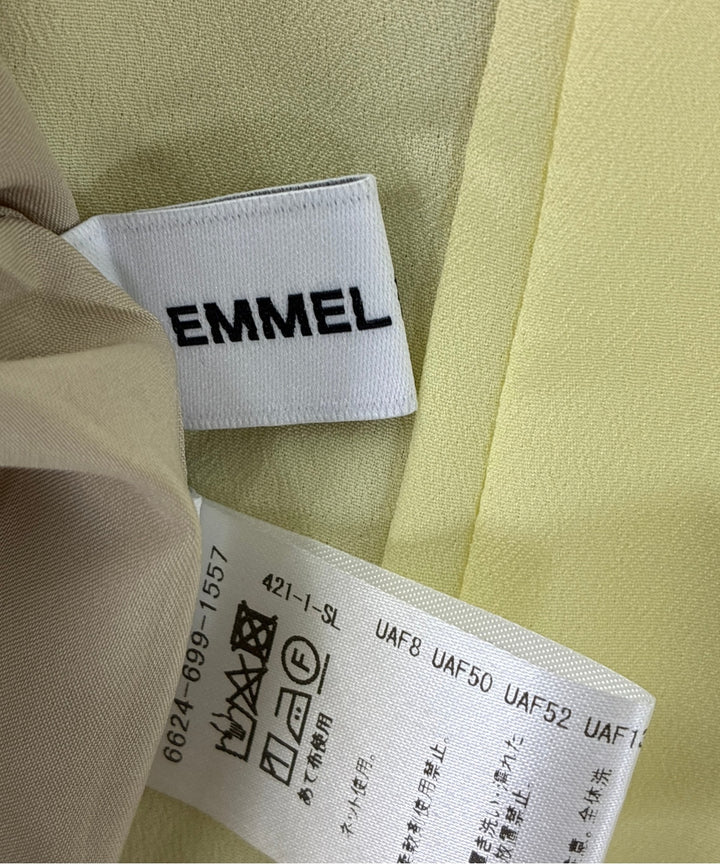 EMMEL REFINES กระโปรงยาวถึงเข่า