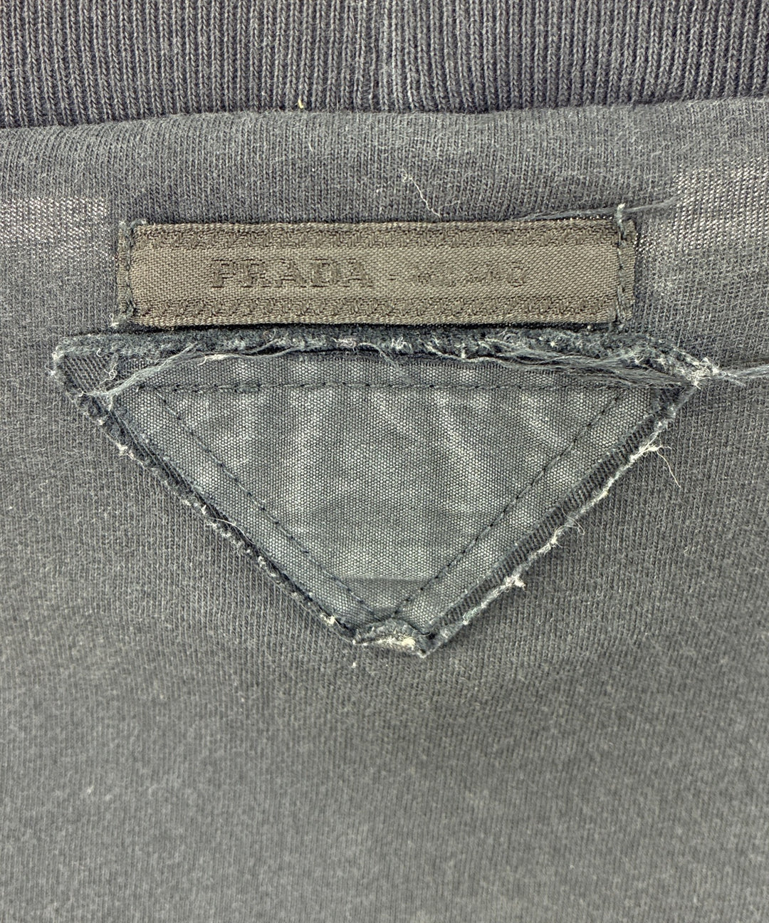 PRADA เสื้อยืด/เสื้อท็อปส์