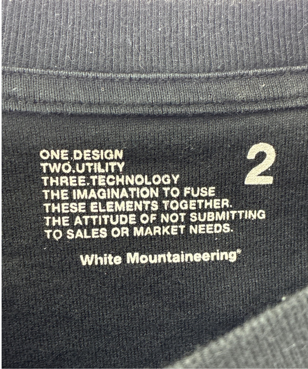 White Mountaineering เสื้อยืด/เสื้อท็อปส์