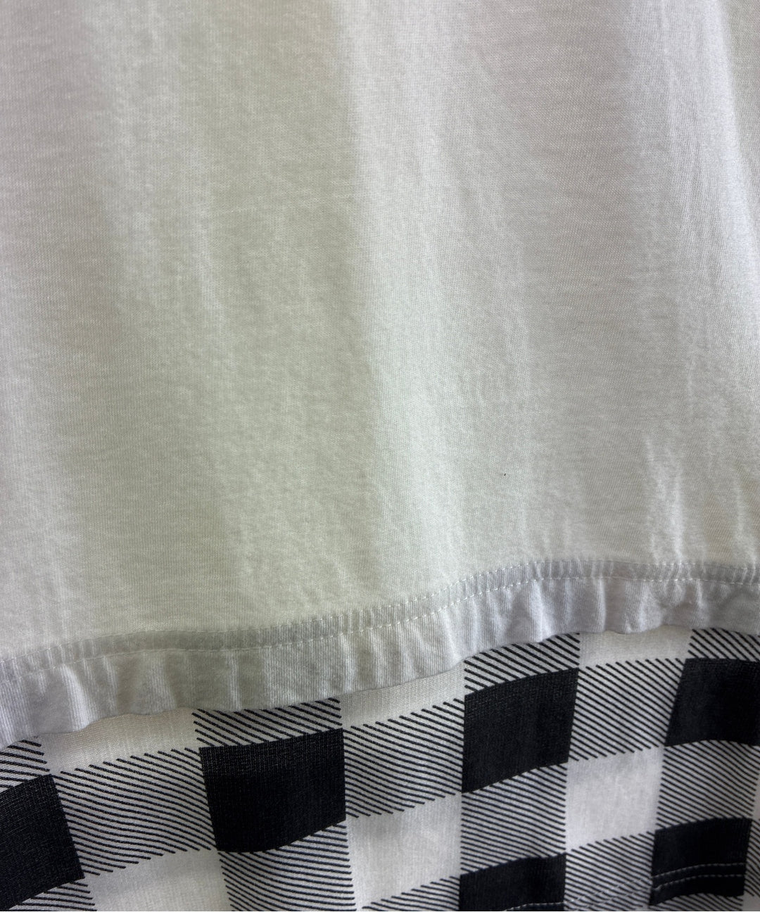 DISCOVERED เสื้อยืด/เสื้อท็อปส์