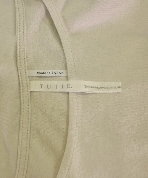 TUTIE. เสื้อยืด/เสื้อท็อปส์