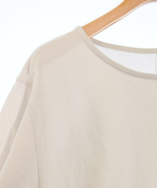 TUTIE. เสื้อยืด/เสื้อท็อปส์