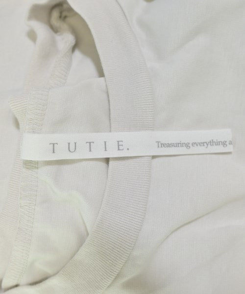TUTIE. เสื้อยืด/เสื้อท็อปส์