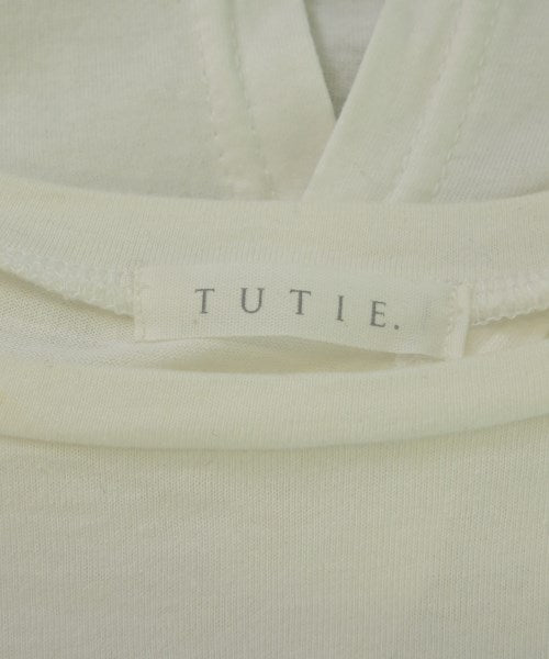 TUTIE. เสื้อยืด/เสื้อท็อปส์
