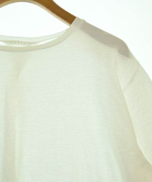 TUTIE. เสื้อยืด/เสื้อท็อปส์