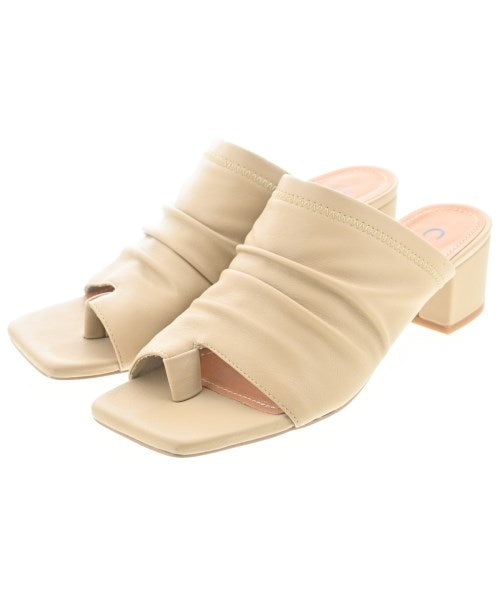 CAST: รองเท้าแตะ