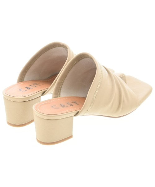 CAST: รองเท้าแตะ