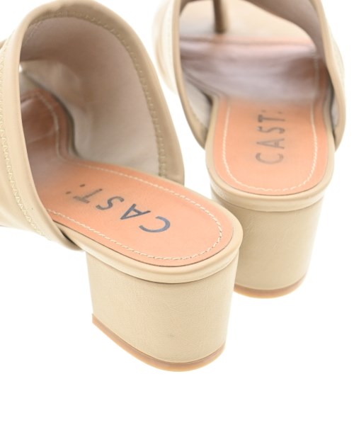 CAST: รองเท้าแตะ