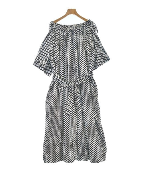 Odile Jacobs ชุดเดรส