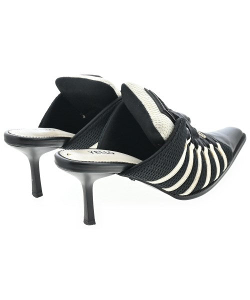 YELLO รองเท้าแตะ