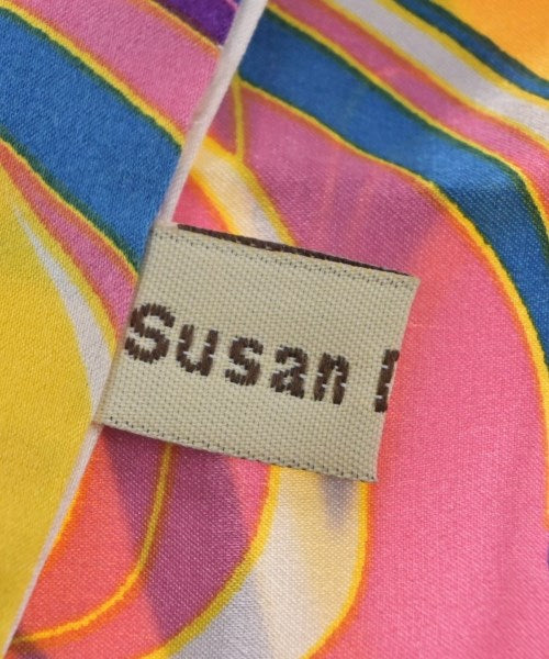 Susan Daniels ผ้าพันคอ