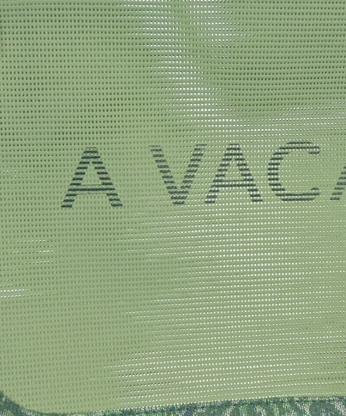 A VACATION คลัตช์