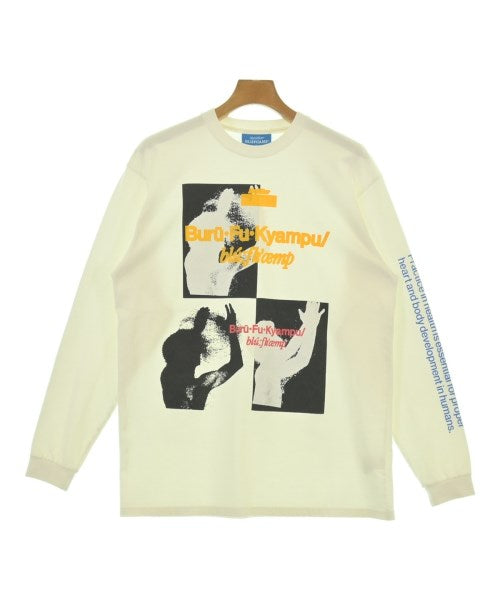BLUFCAMP เสื้อยืด/เสื้อท็อปส์