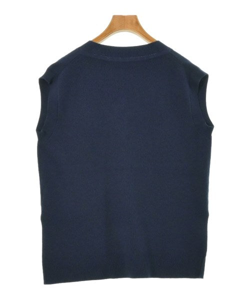 CADUNE เสื้อแขนกุด