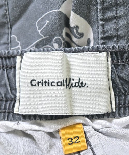 Critical slide. กางเกงขาสั้น
