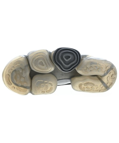 grounds รองเท้าผ้าใบ