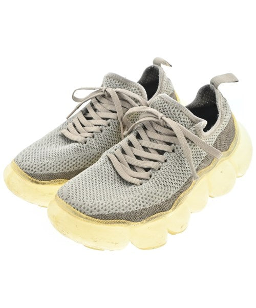 grounds รองเท้าผ้าใบ