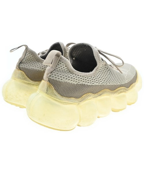 grounds รองเท้าผ้าใบ