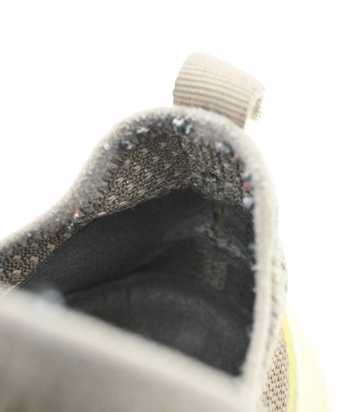 grounds รองเท้าผ้าใบ