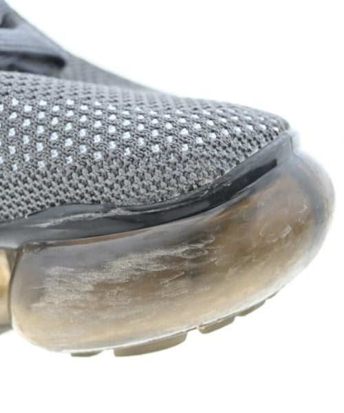 grounds รองเท้าผ้าใบ