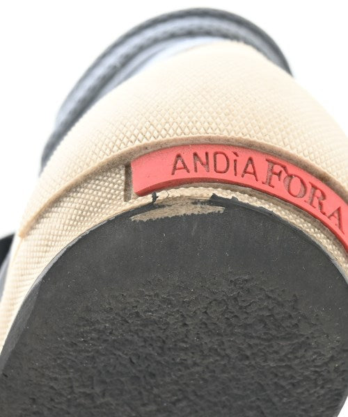 ANDIA FORA รองเท้าผ้าใบ