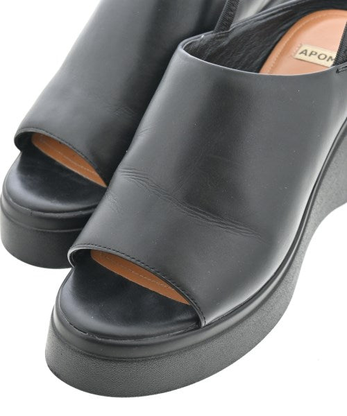 APOM รองเท้าแตะ
