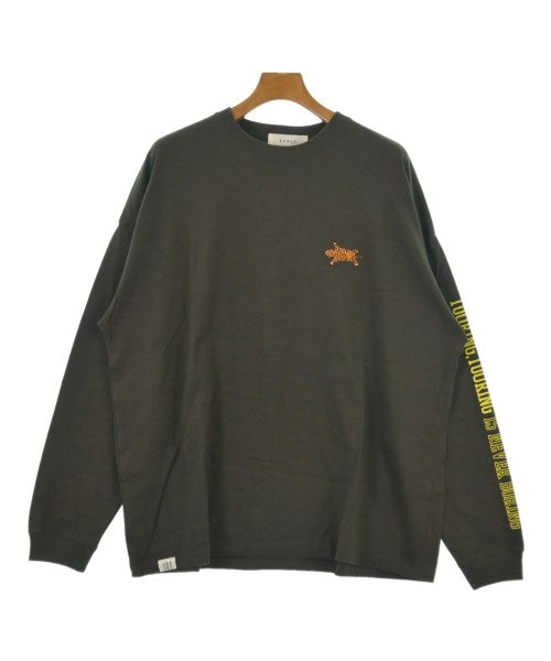 QUOLT เสื้อยืด/เสื้อท็อปส์