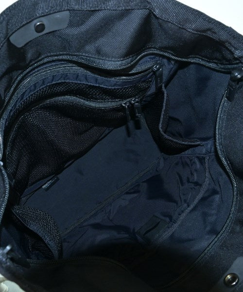 MONOLITH กระเป๋าถือขนาดใหญ่