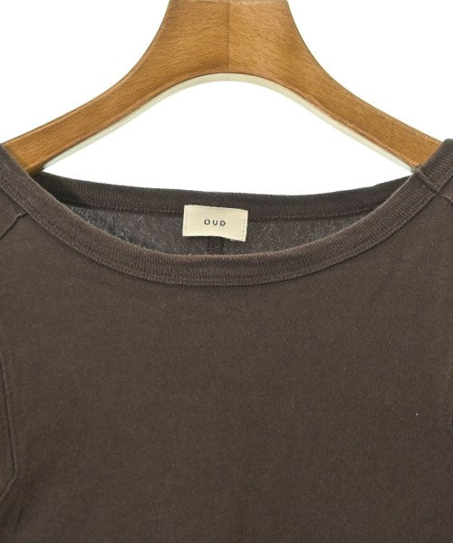 OUD เสื้อยืด/เสื้อท็อปส์