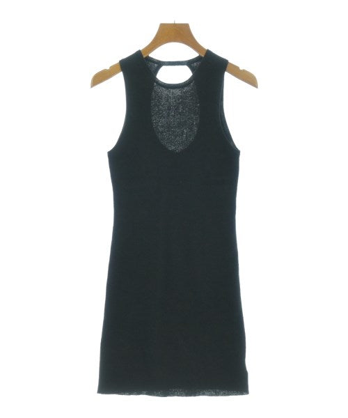 COLUMN เสื้อแขนกุด