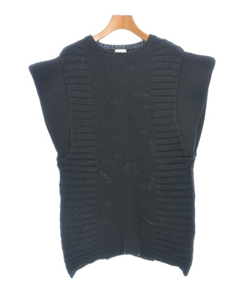 COLUMN เสื้อแขนกุด