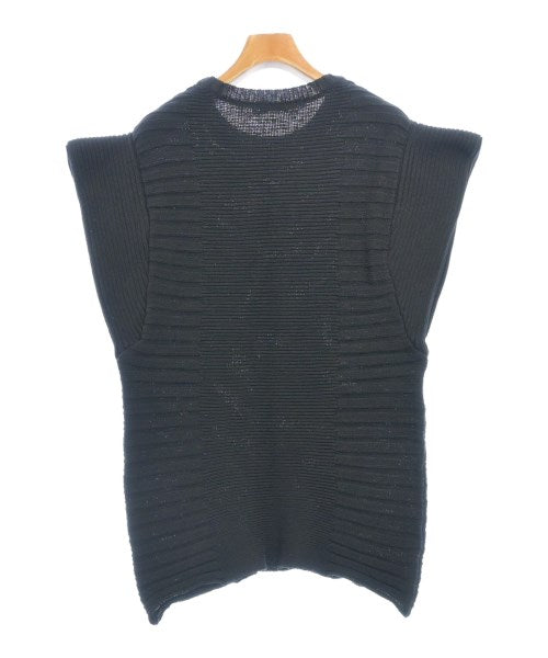 COLUMN เสื้อแขนกุด