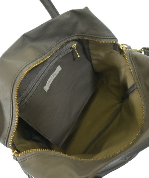 Neutral Gray กระเป๋าสะพาย