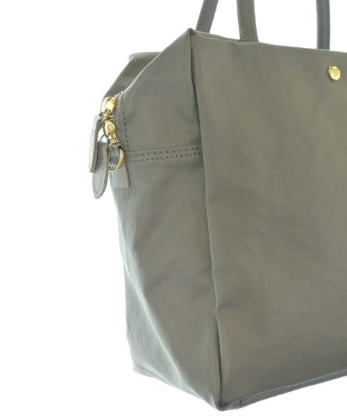 Neutral Gray กระเป๋าสะพาย