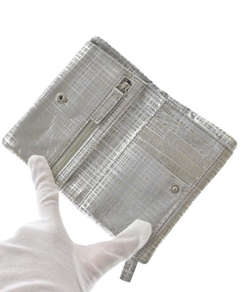 Neutral Gray กระเป๋าสตางค์/กระเป๋าใส่เหรียญ