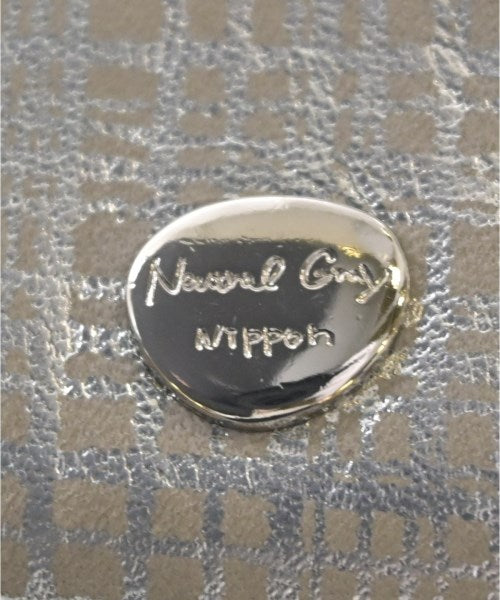 Neutral Gray กระเป๋าสตางค์/กระเป๋าใส่เหรียญ