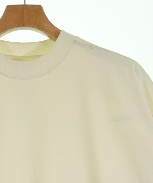and เสื้อยืด/เสื้อท็อปส์