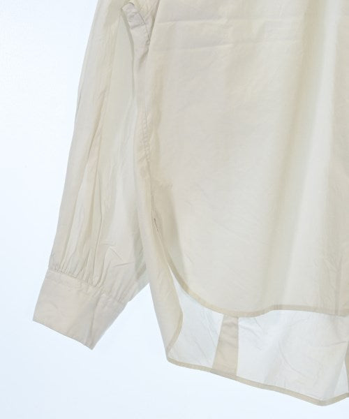 by H. เสื้อลำลอง