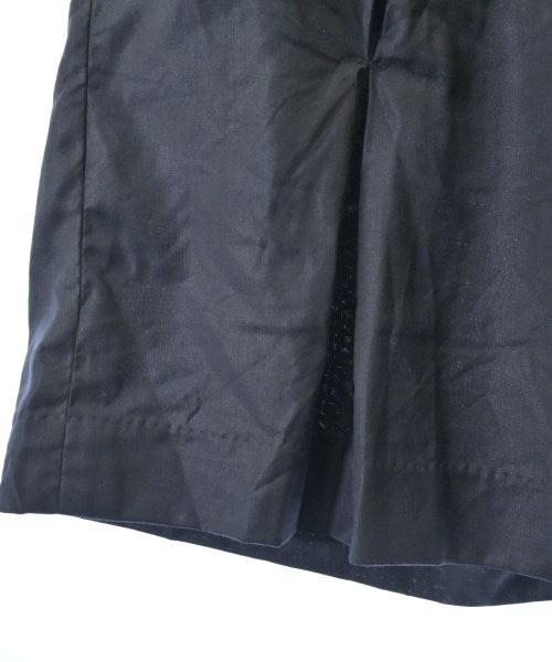 by H. กางเกงขาสั้น