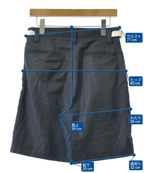 by H. กางเกงขาสั้น