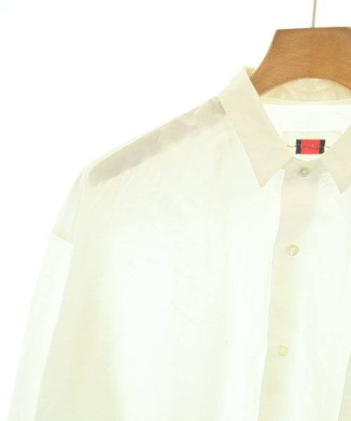 by H. เสื้อลำลอง