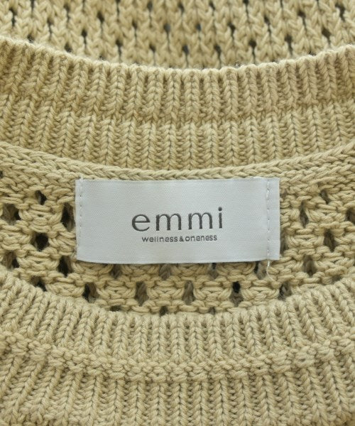 emmi atelier เสื้อแขนกุด