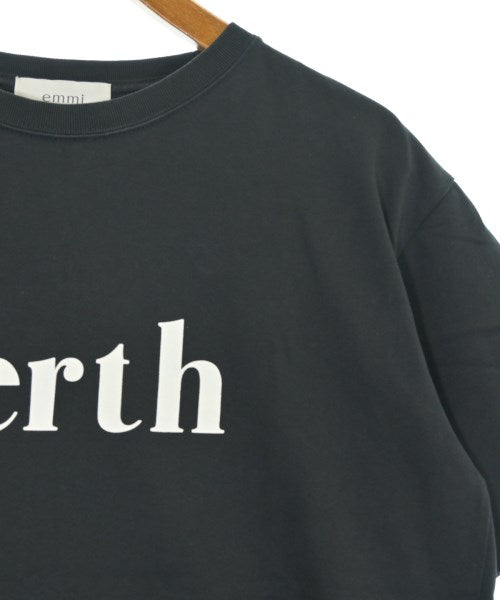 emmi เสื้อยืด/เสื้อท็อปส์