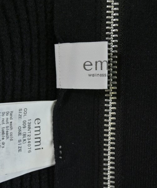 emmi เสื้อแขนกุด