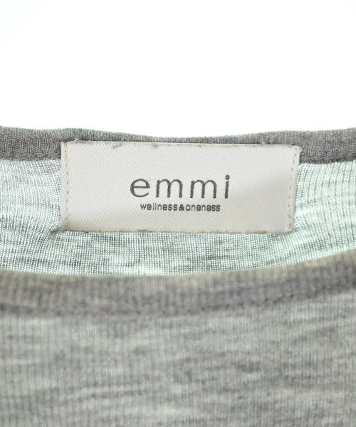 emmi เสื้อยืด/เสื้อท็อปส์