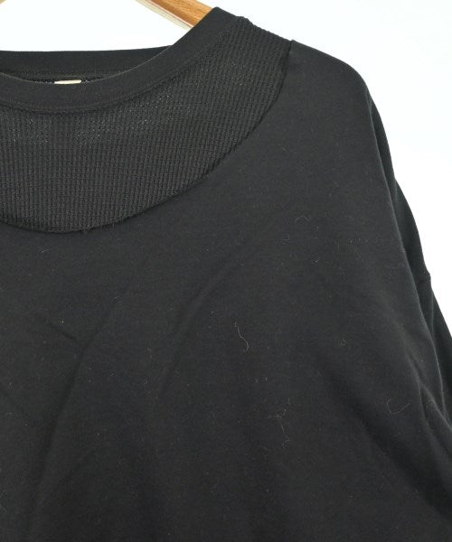 KOOI เสื้อยืด/เสื้อท็อปส์